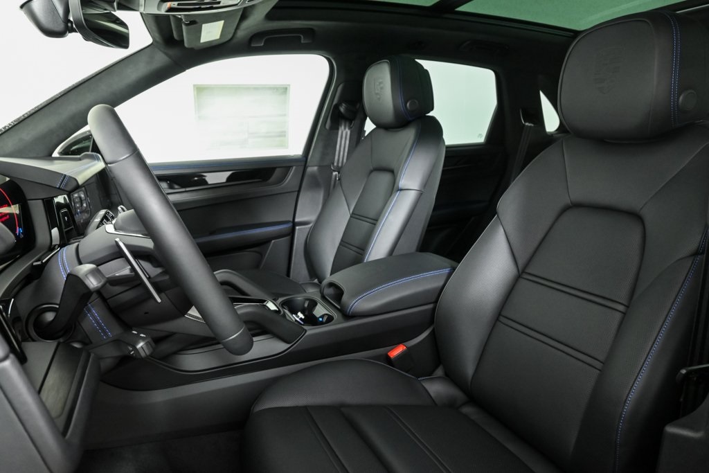 2025 Porsche Cayenne GTS photo 5
