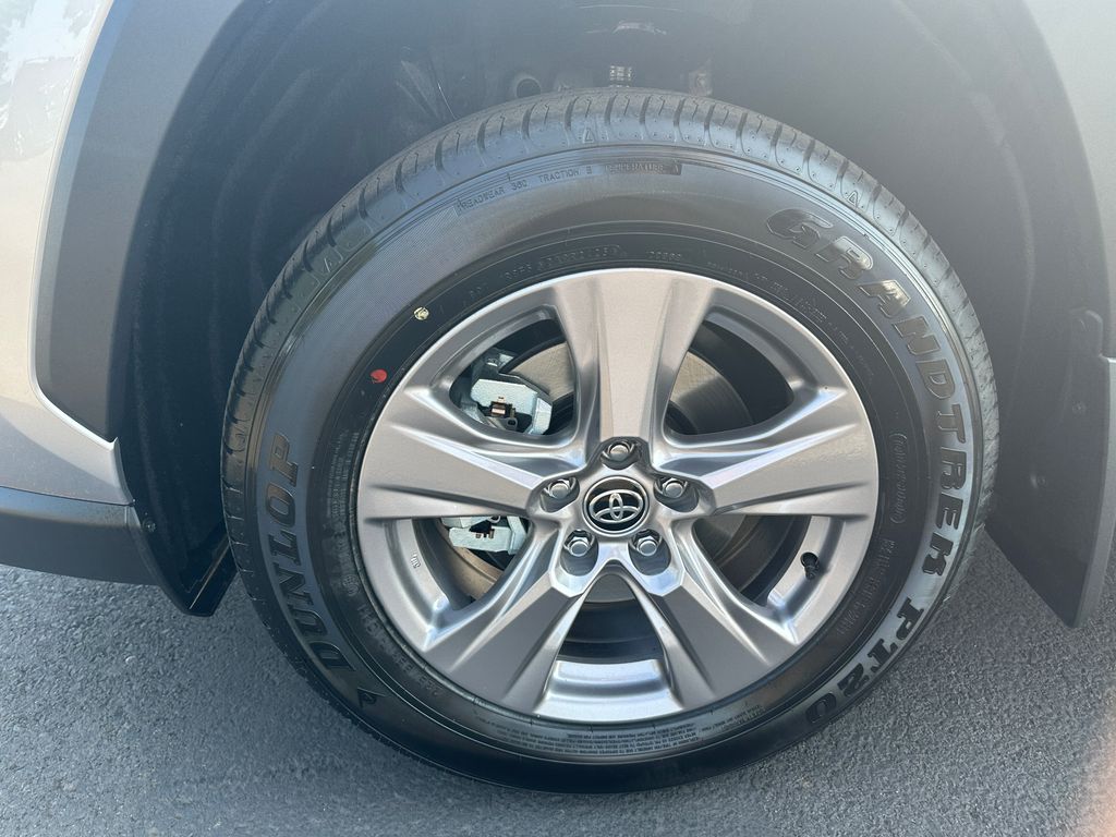 2025 Toyota RAV4 Hybrid XLE photo 12