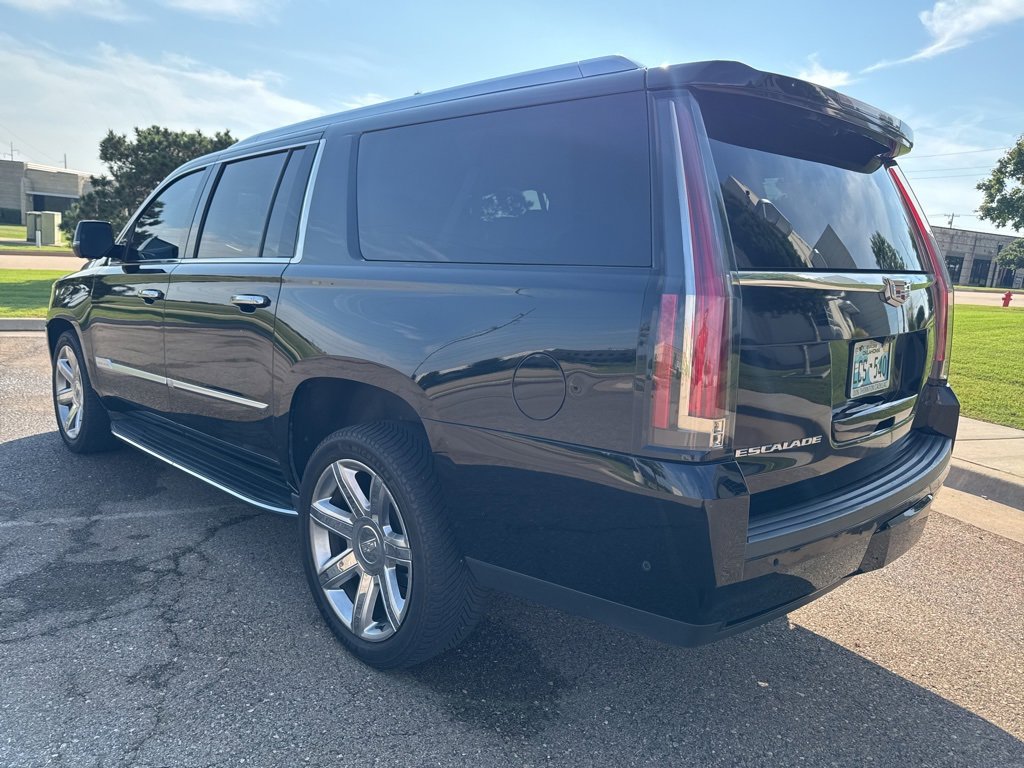 2020 Cadillac Escalade ESV Luxury photo 4