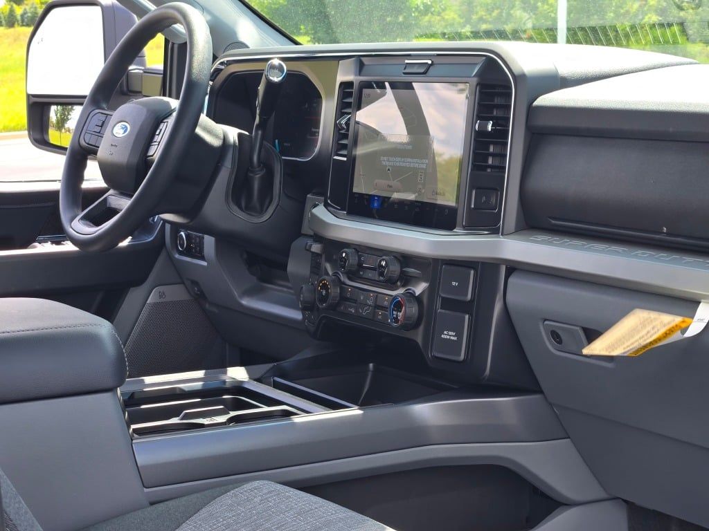 2026 Ford F-350 XLT photo 6