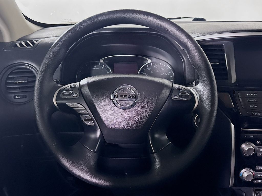2019 Nissan Pathfinder S photo 13