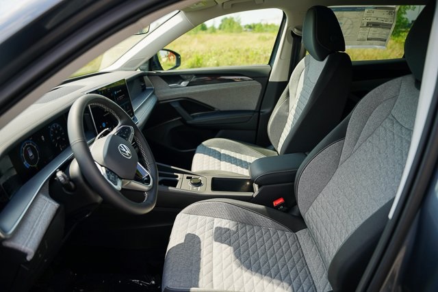 2025 Volkswagen Tiguan S photo 3