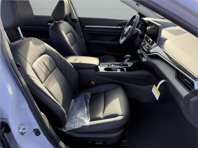 2025 Nissan Altima 2.5 SR photo 28