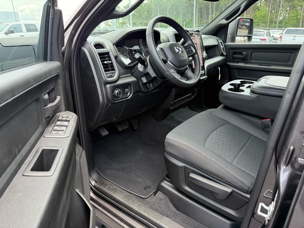 2025 Ram 2500 Tradesman photo 3