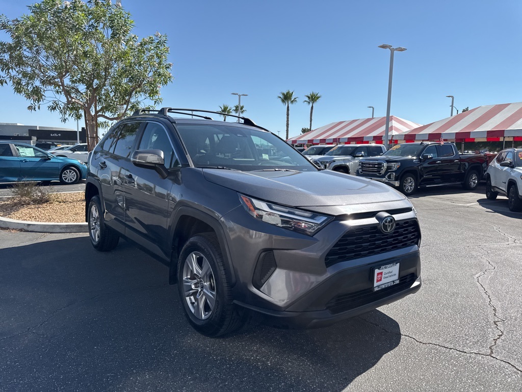 2022 Toyota RAV4 XLE photo 3