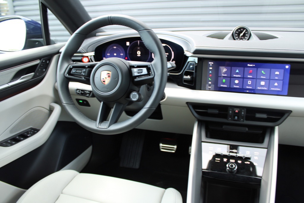 2025 Porsche Macan Electric photo 19