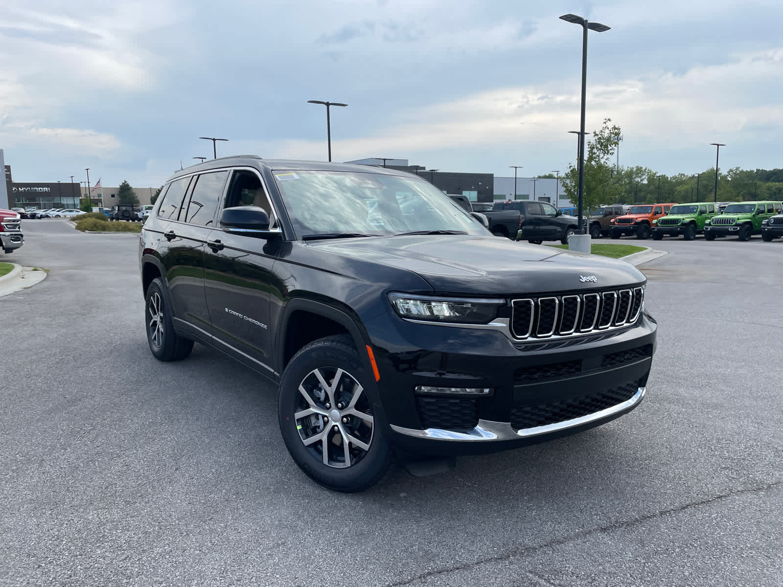2025 Jeep Grand Cherokee Limited photo 2