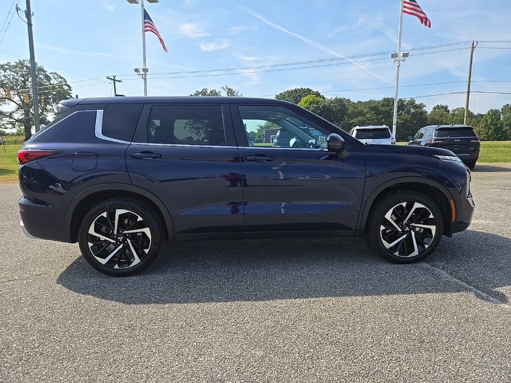 2024 Mitsubishi Outlander SE photo 4
