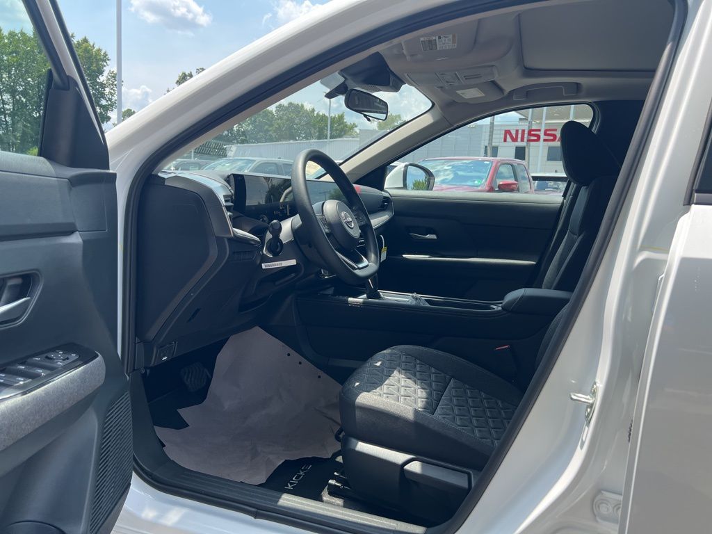 2025 Nissan Kicks SV photo 8
