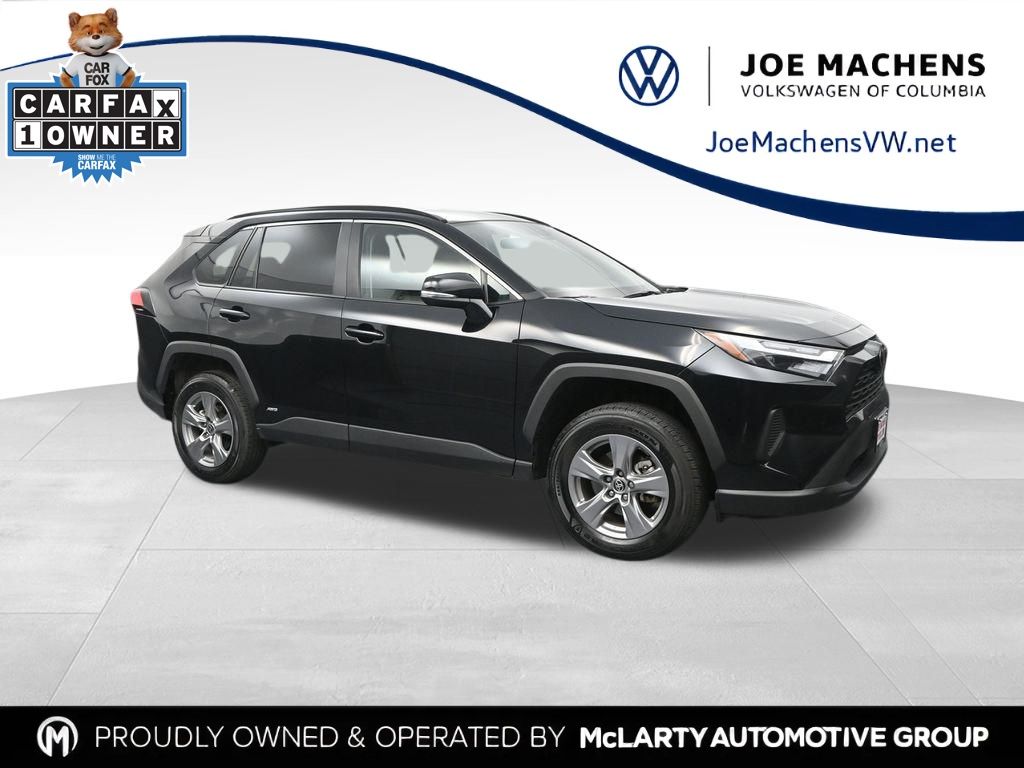 2025 Toyota RAV4 XLE's photo