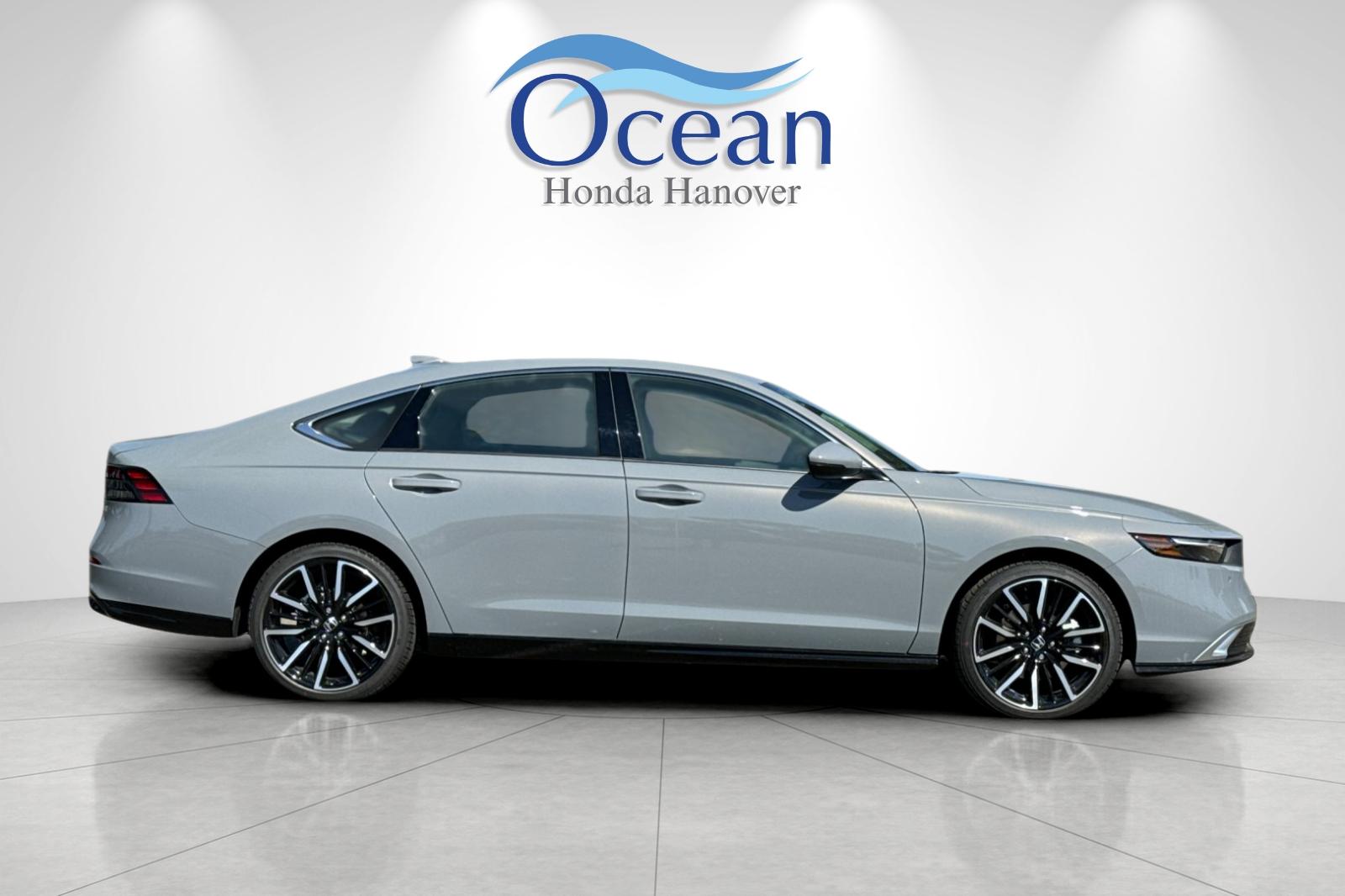 2025 Honda Accord Hybrid Touring photo 5