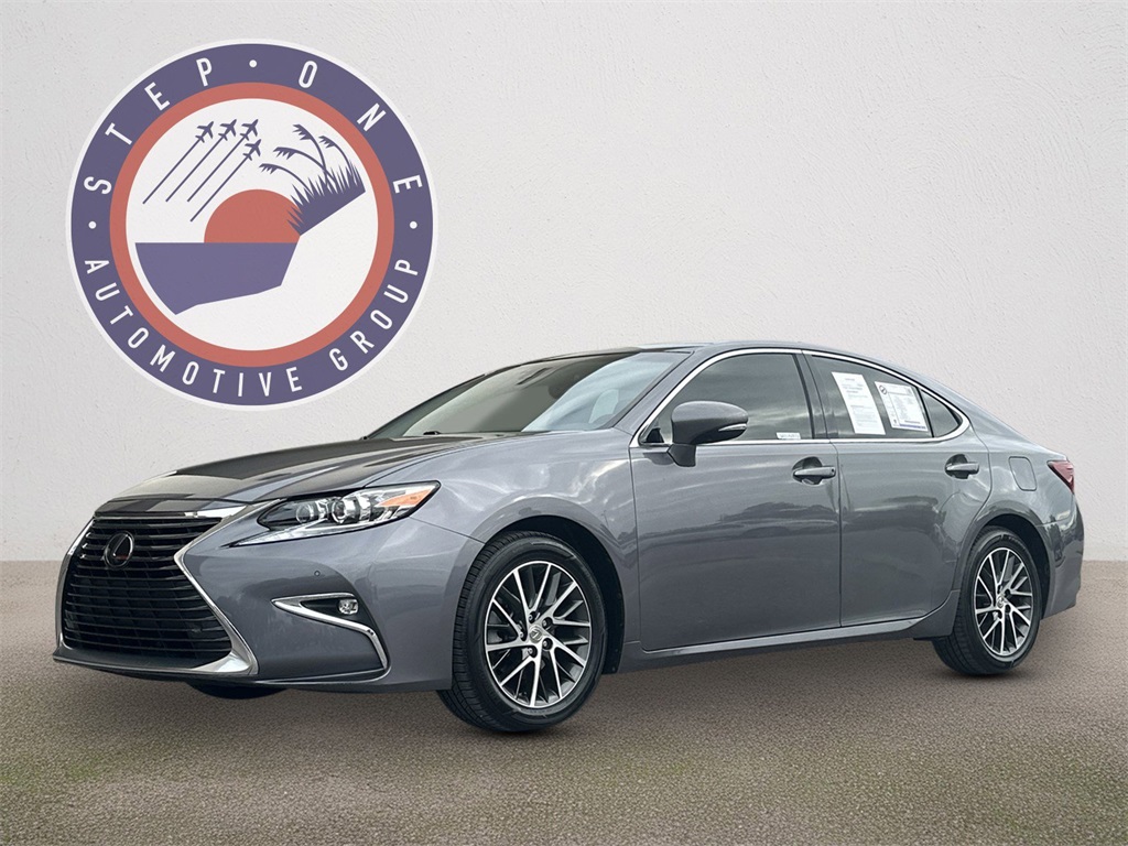 2016 Lexus ES 350's photo