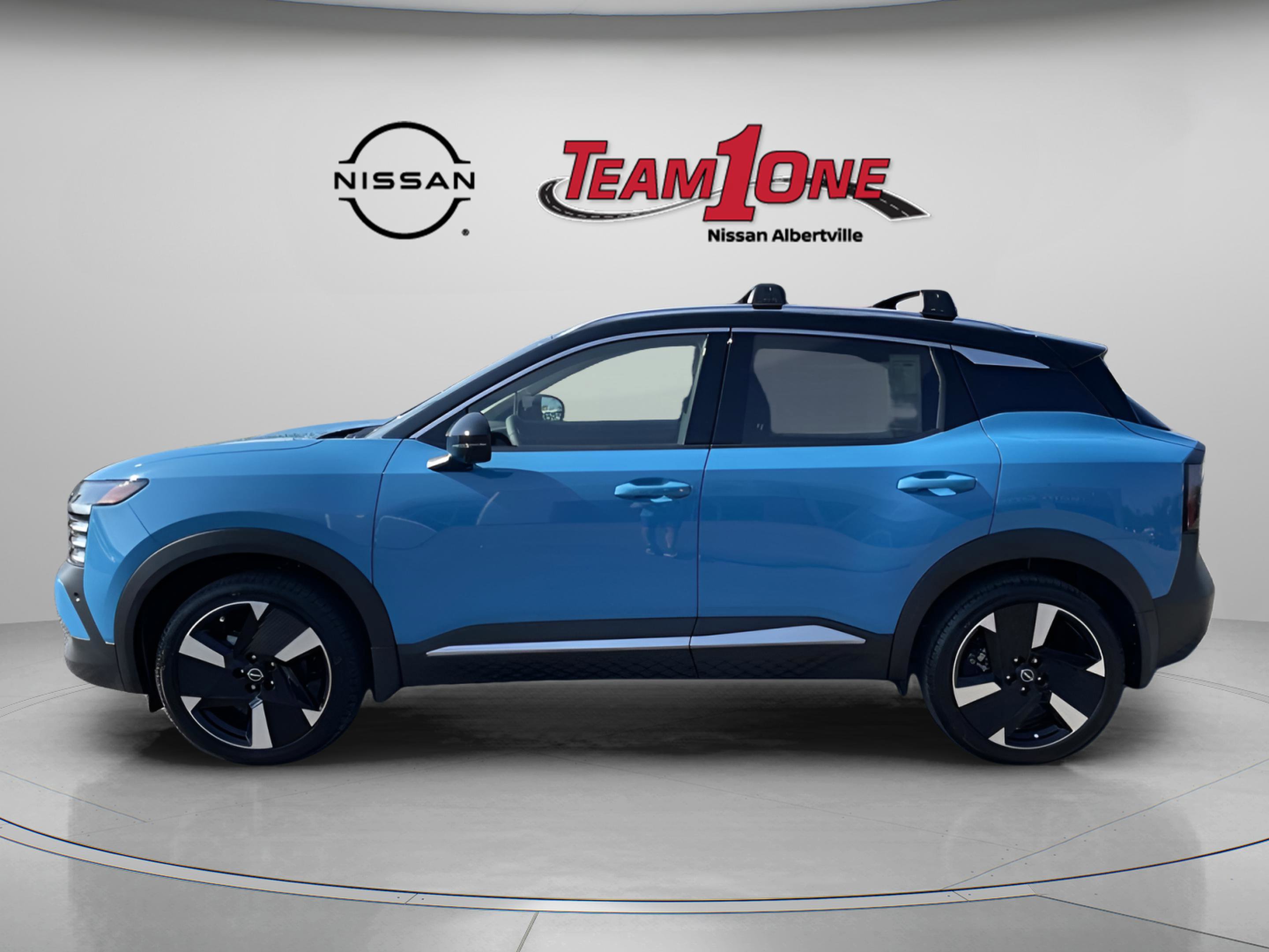 2026 Nissan Kicks SR photo 2