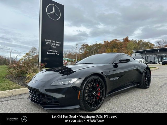 2022 Aston Martin Vantage Base's photo