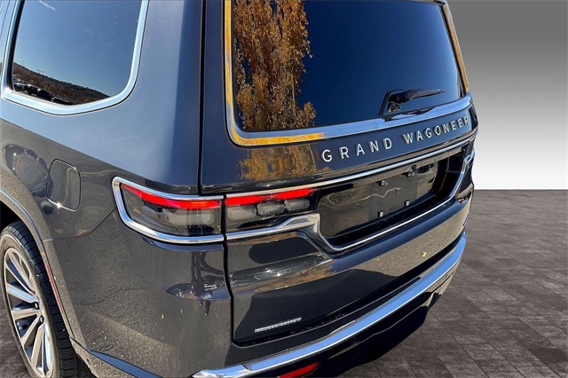 2023 Jeep Grand Wagoneer II photo 2