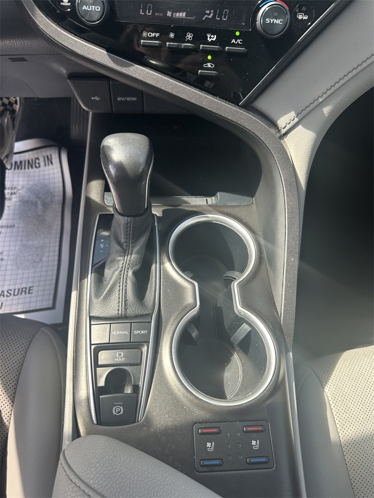 2023 Toyota Camry XLE V6 photo 18