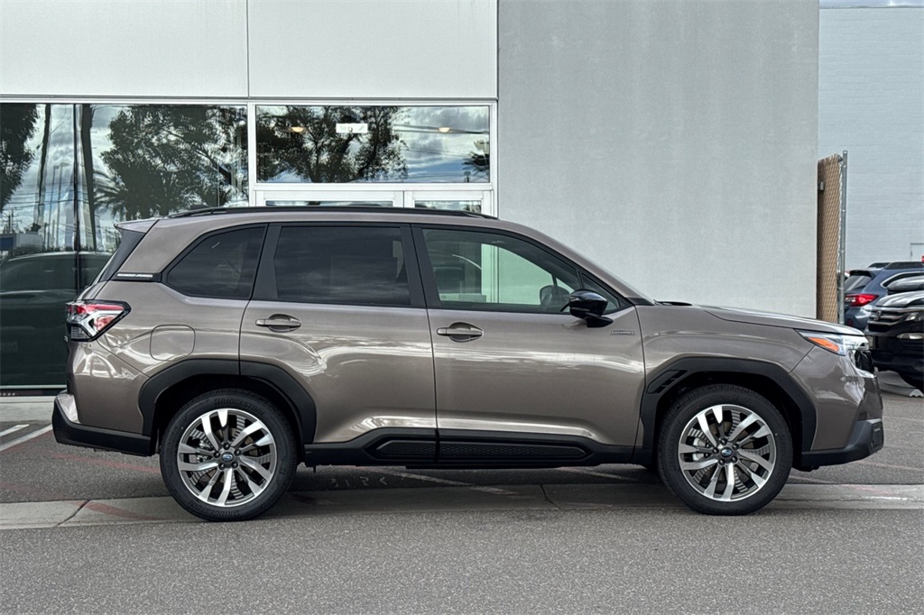 2025 Subaru Forester Touring photo 2