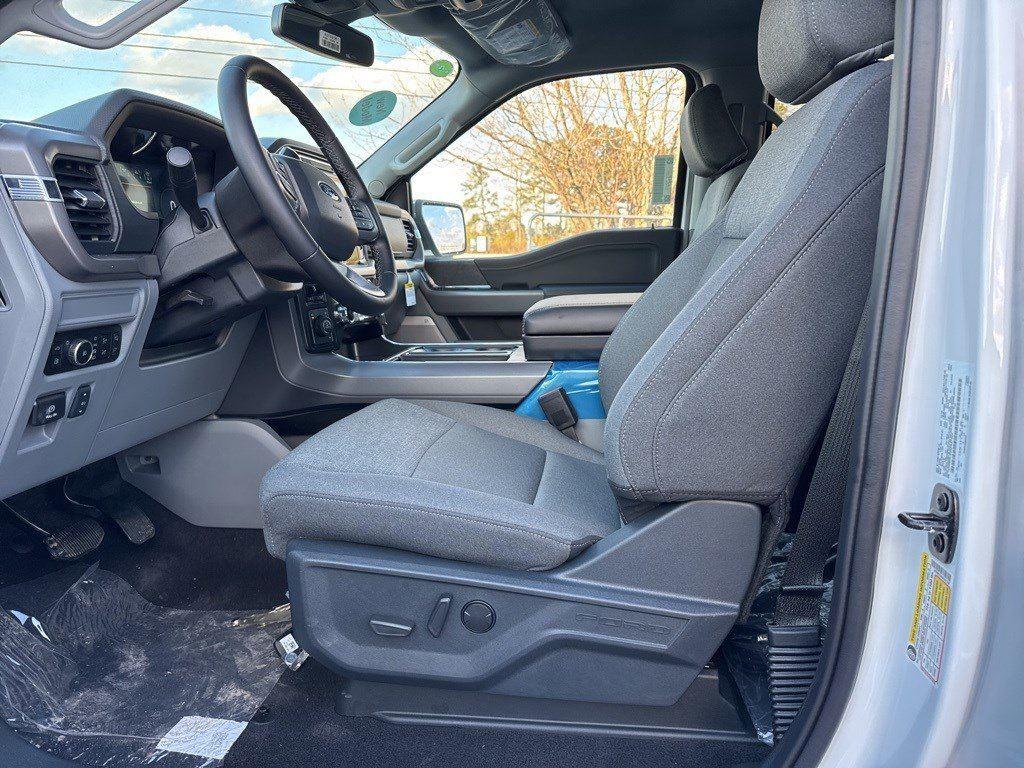 2025 Ford F-150 XLT photo 3