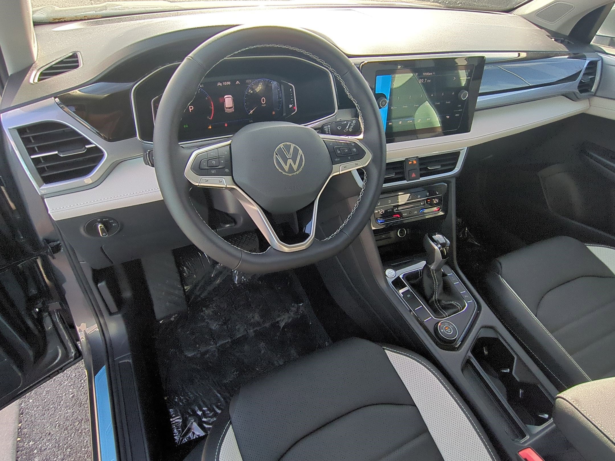 2025 Volkswagen Taos SEL photo 8