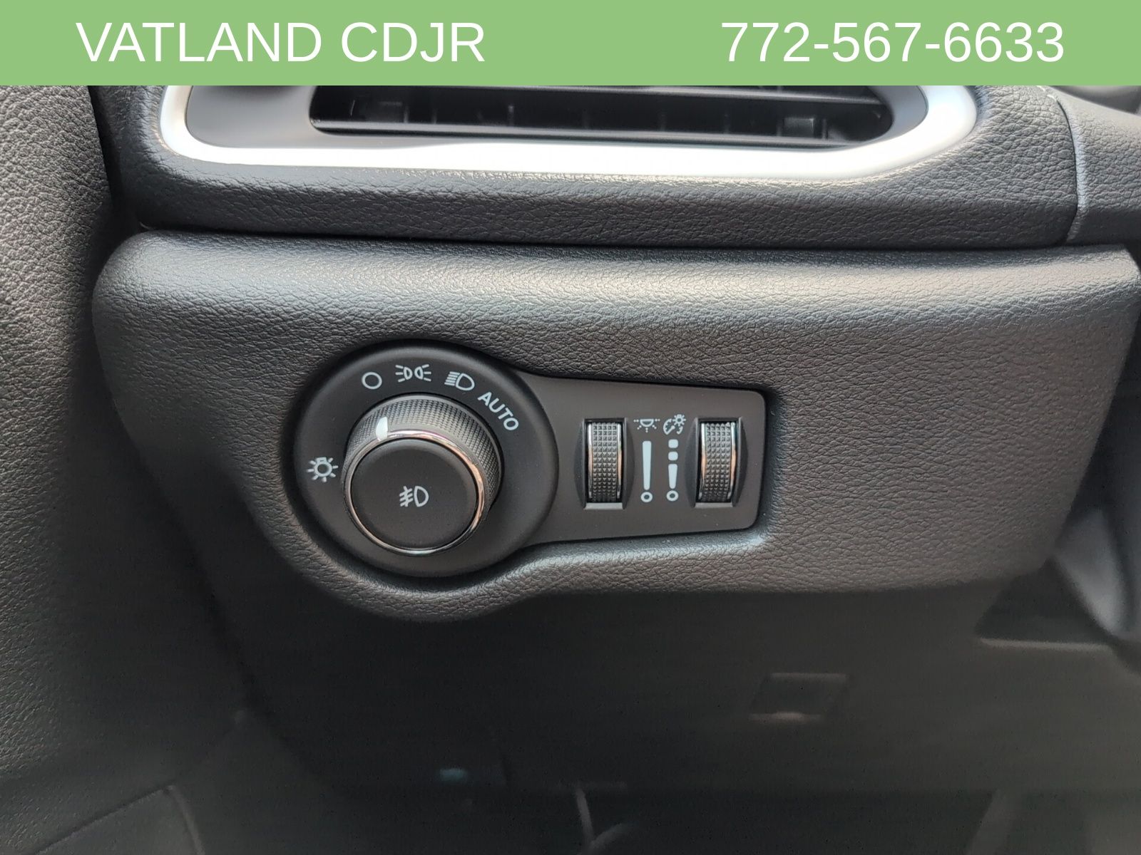 2026 Chrysler Pacifica photo 15