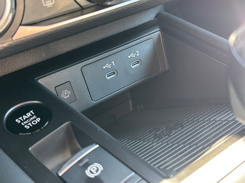 2025 Nissan Kicks SV photo 14
