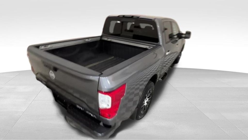 2021 Nissan Titan SV photo 4