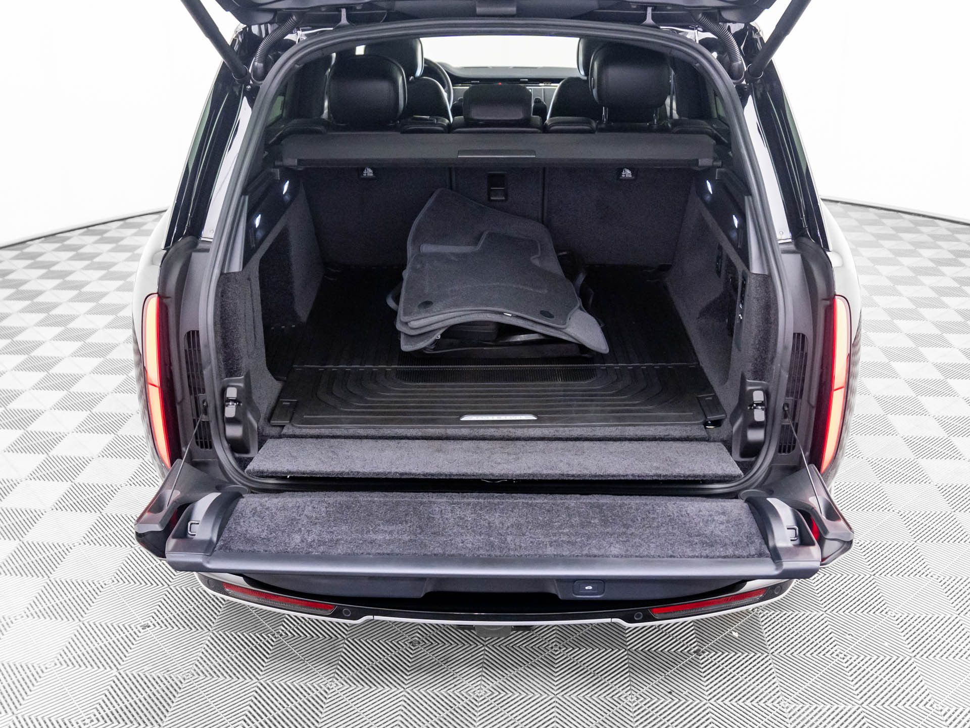 2025 Land Rover Range Rover SE photo 26