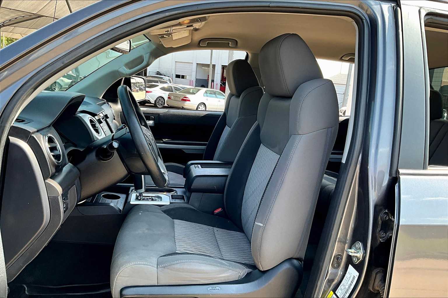 2017 Toyota Tundra SR5 photo 7