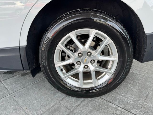 2023 Chevrolet Equinox LT photo 3