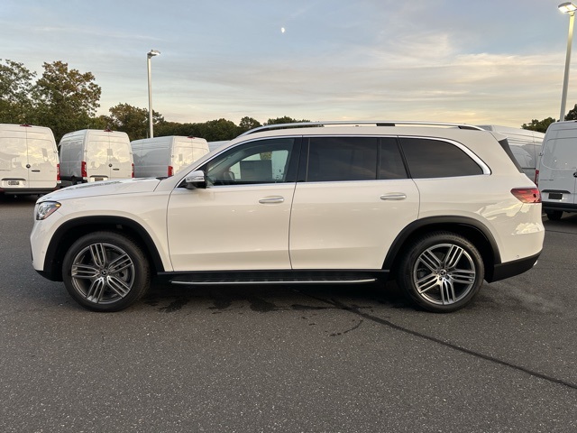 2026 Mercedes Benz GLS 450 4MATIC photo 4