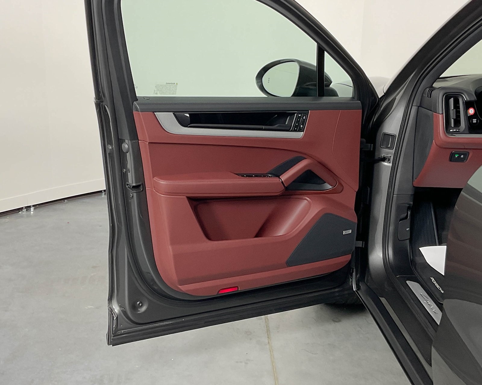 2024 Porsche Cayenne photo 13