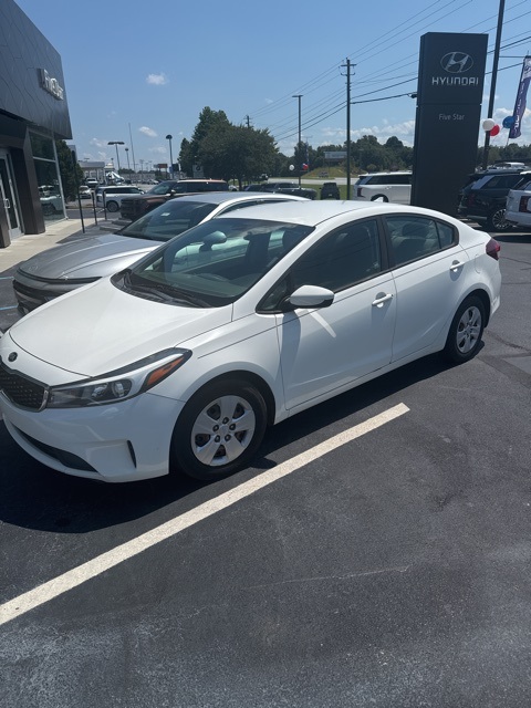 2017 Kia Forte LX Base photo 3