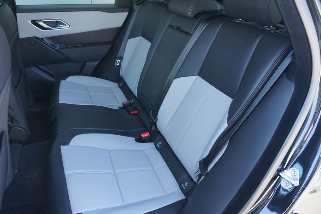 2026 Land Rover Range Rover Velar SE photo 4