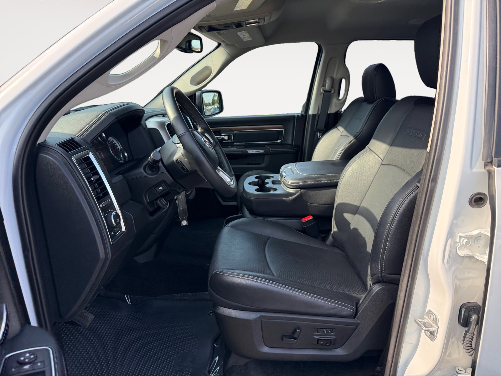 2017 Ram 1500 Laramie photo 10