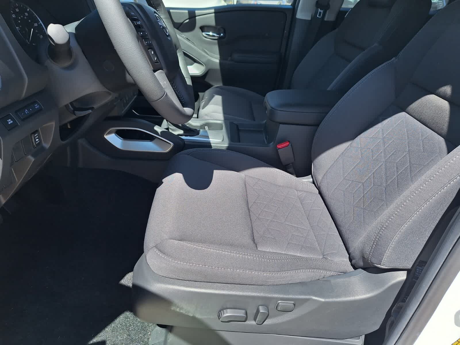 2025 Nissan Frontier Crew Cab SV photo 10