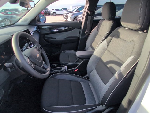 2026 Chevrolet Trailblazer LS photo 2