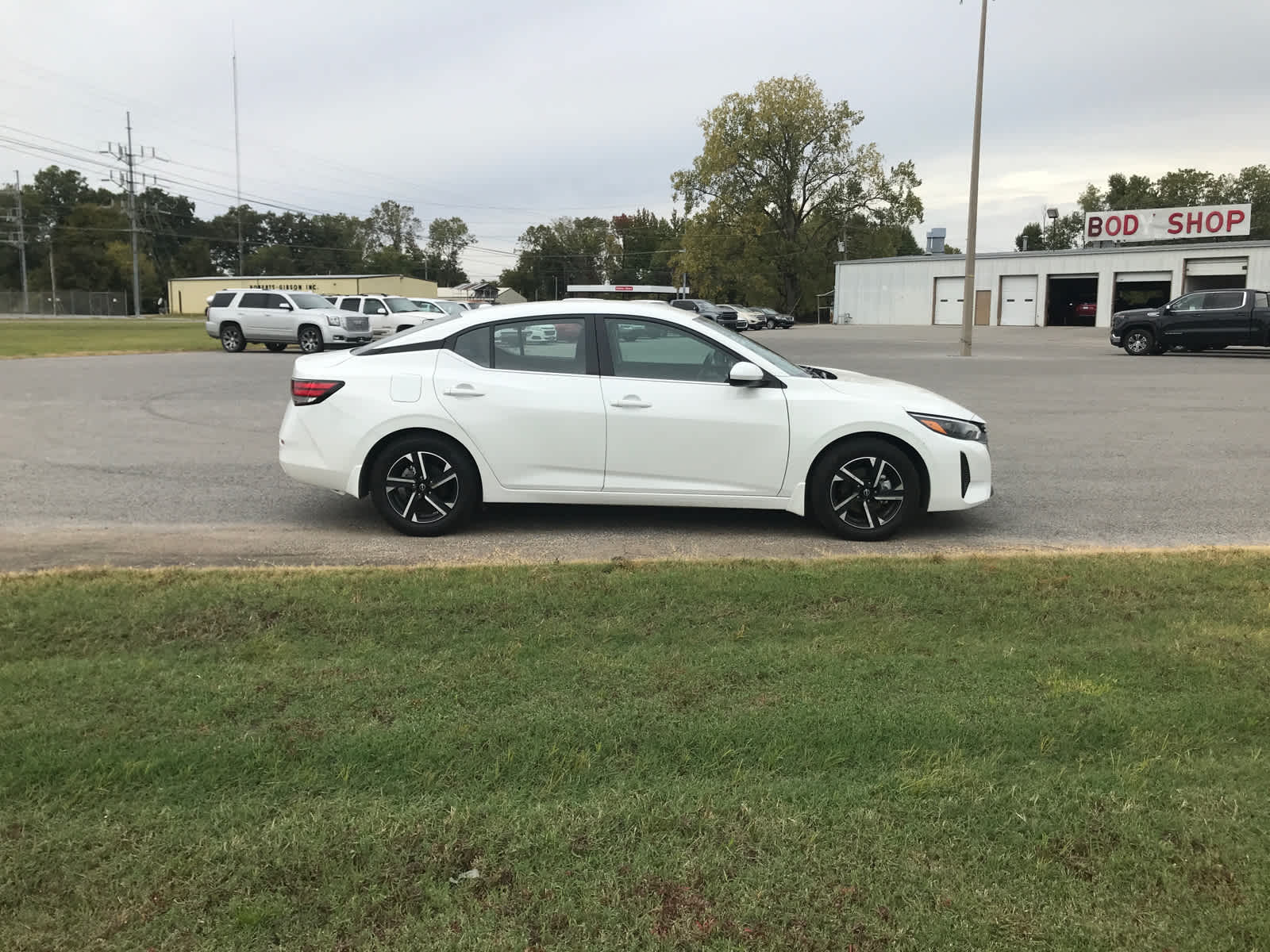 2025 Nissan Sentra SV photo 2