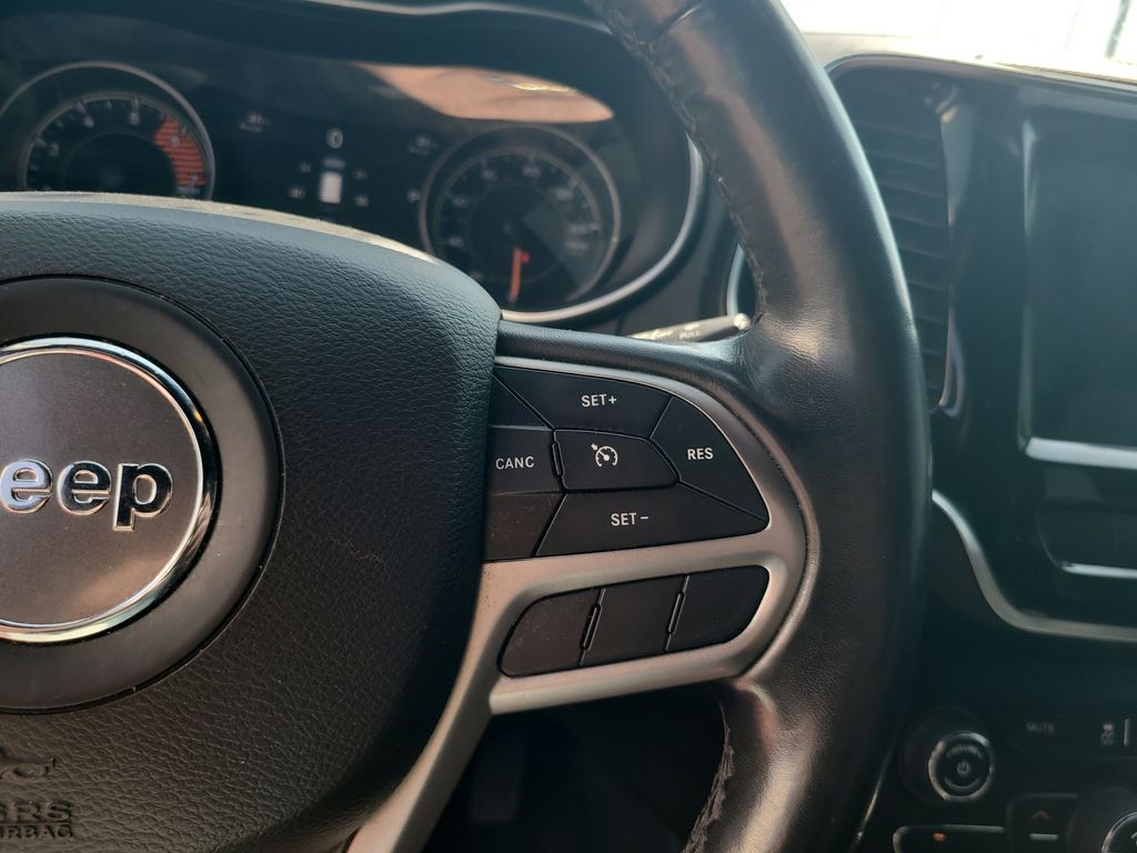2020 Jeep Cherokee Limited photo 11