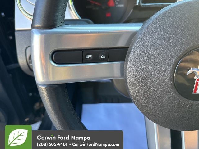 2005 Ford Mustang GT Premium photo 12