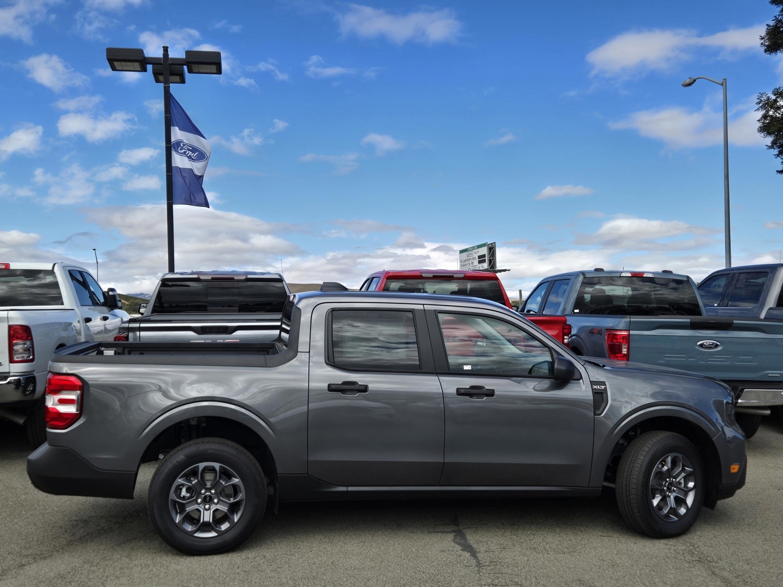 2025 Ford Maverick XLT photo 3