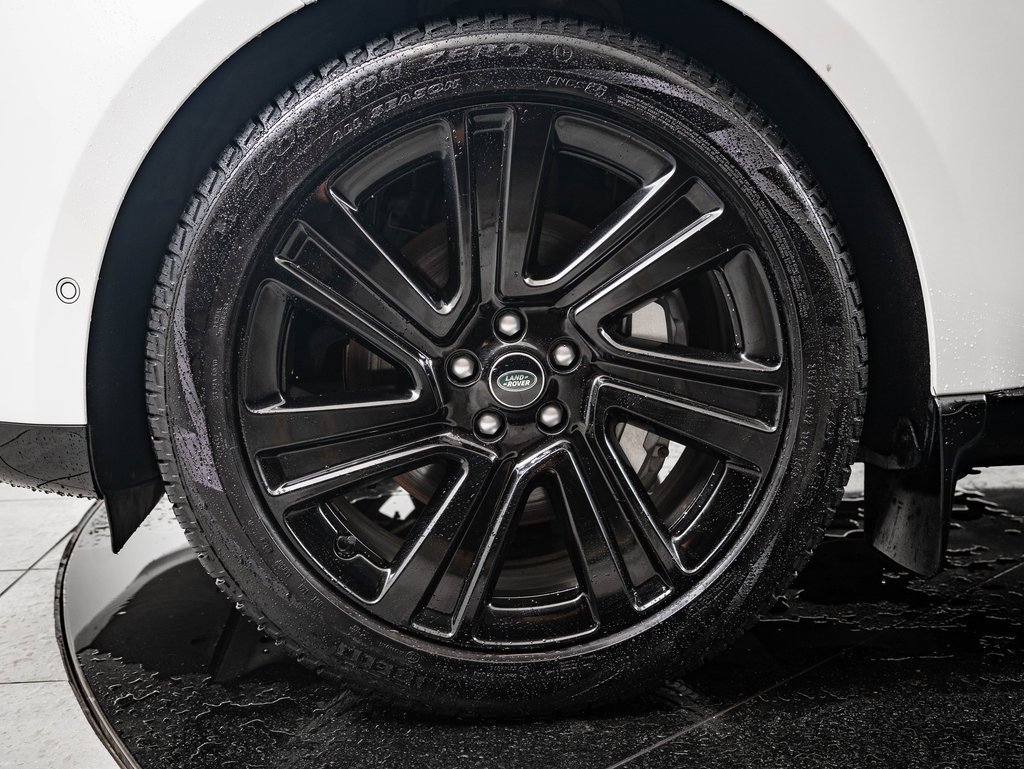 2022 Land Rover Range Rover SE photo 13