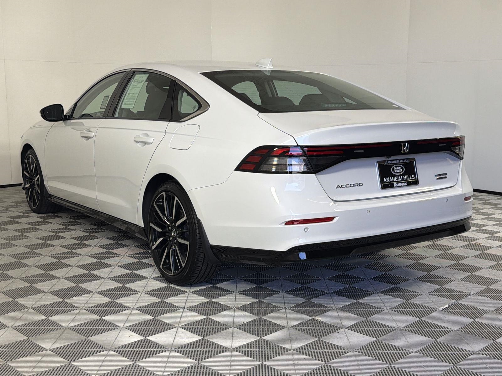 2023 Honda Accord Hybrid Touring photo 3