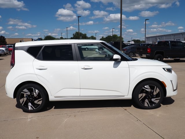 2025 Kia Soul GT-Line photo 2