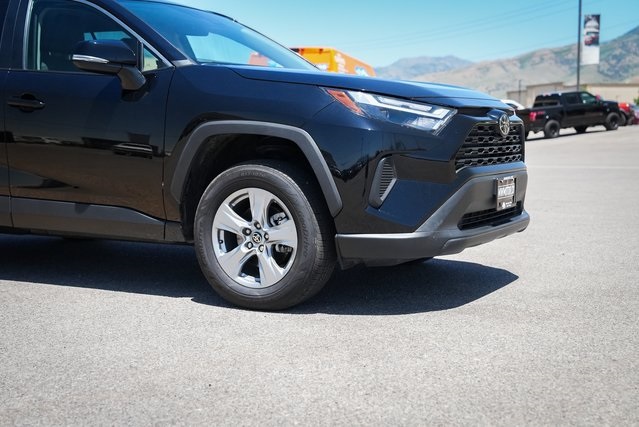 2024 Toyota RAV4 XLE photo 3