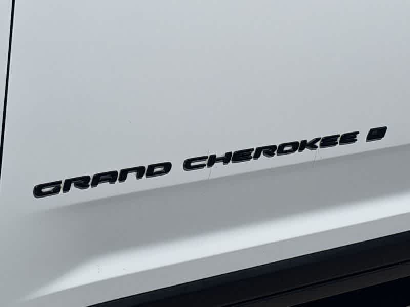 2023 Jeep Grand Cherokee Altitude photo 11