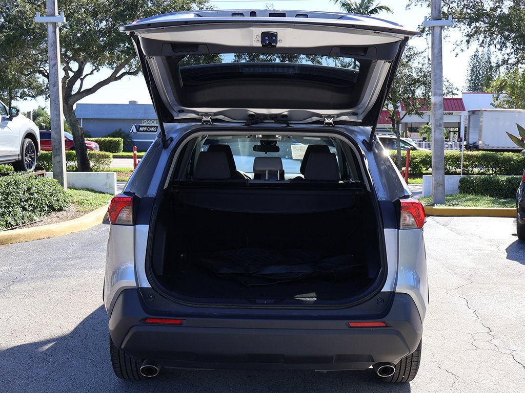 2022 Toyota RAV4 XLE photo 10