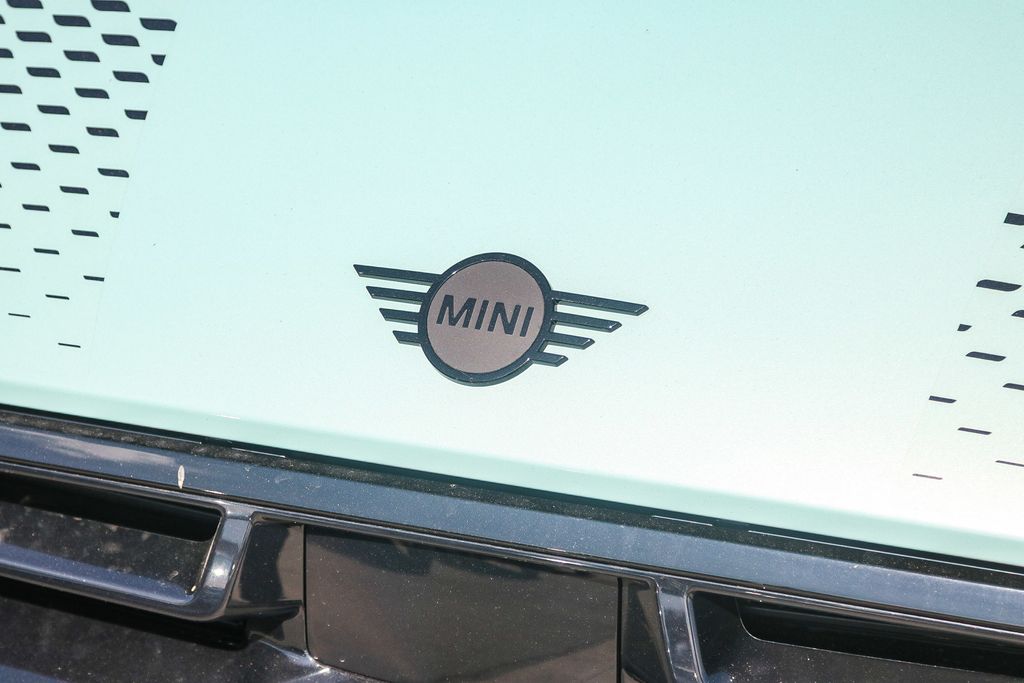 2026 Mini Cooper 4 Door Hardtop S Iconic photo 7