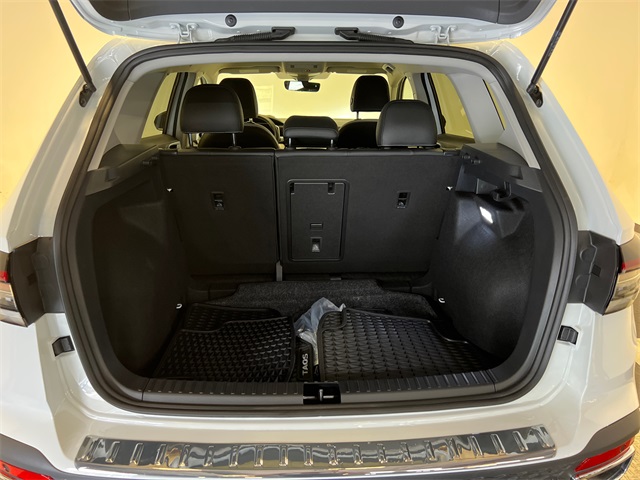 2025 Volkswagen Taos SE photo 4