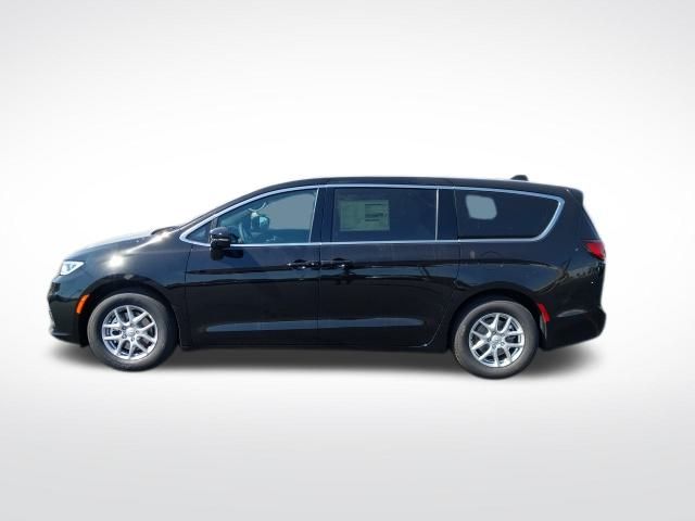 2026 Chrysler Pacifica photo 17