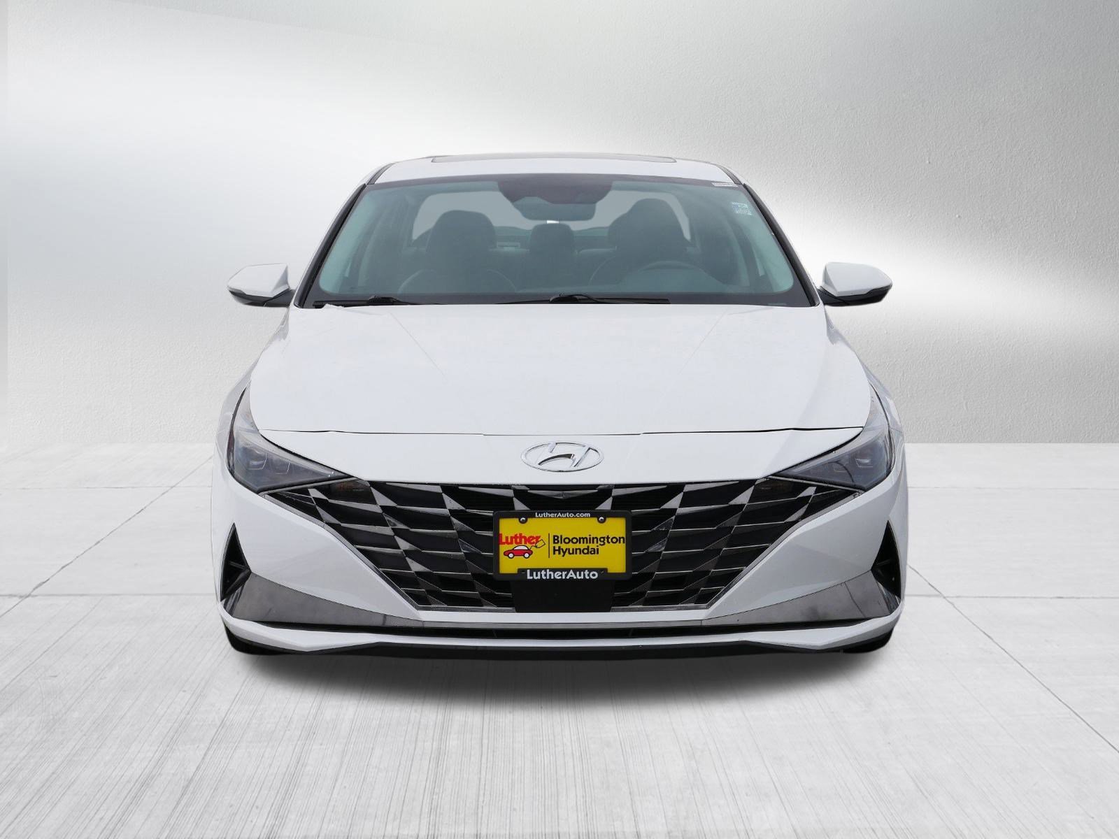 2022 Hyundai Elantra Limited photo 2